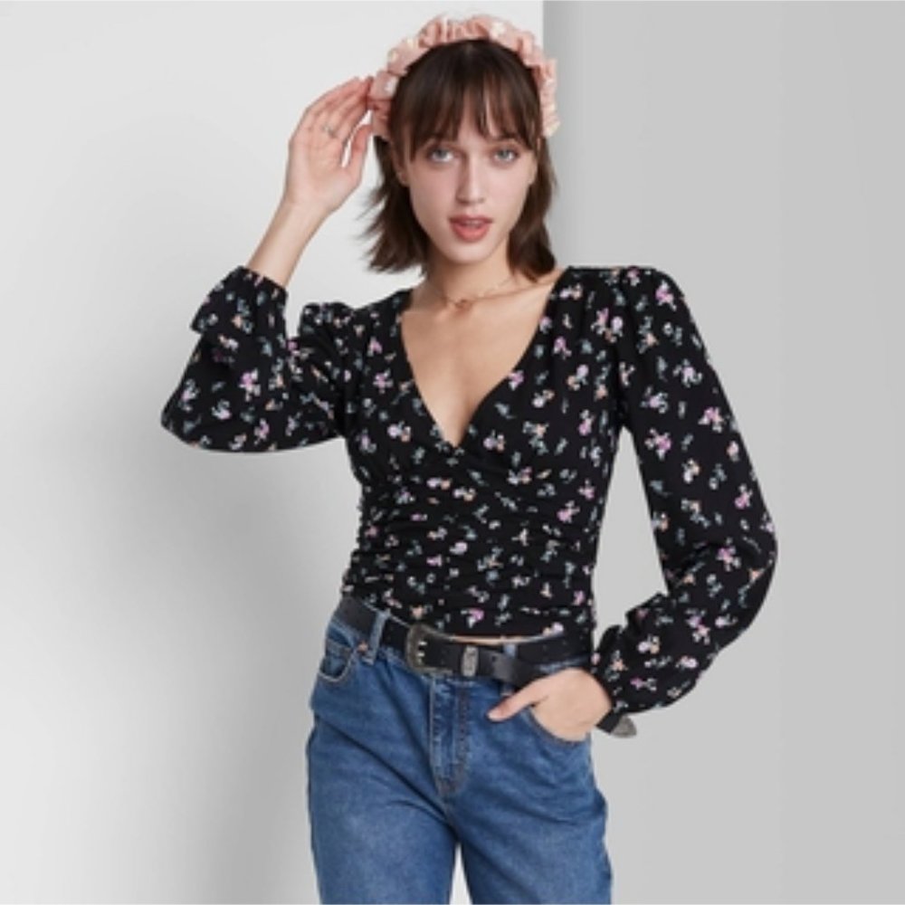 Wild Fable Black Floral Women's Long Sleeve V-Neck - Picture 1 of 8